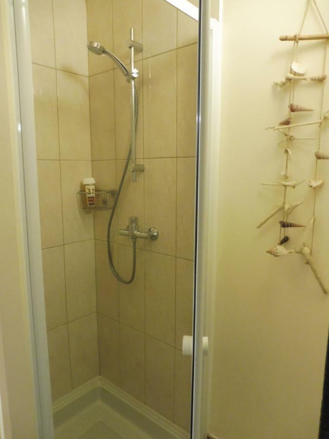 Bed and Breakfast Le Canard Au Parapluie Rouge Célon Exterior foto